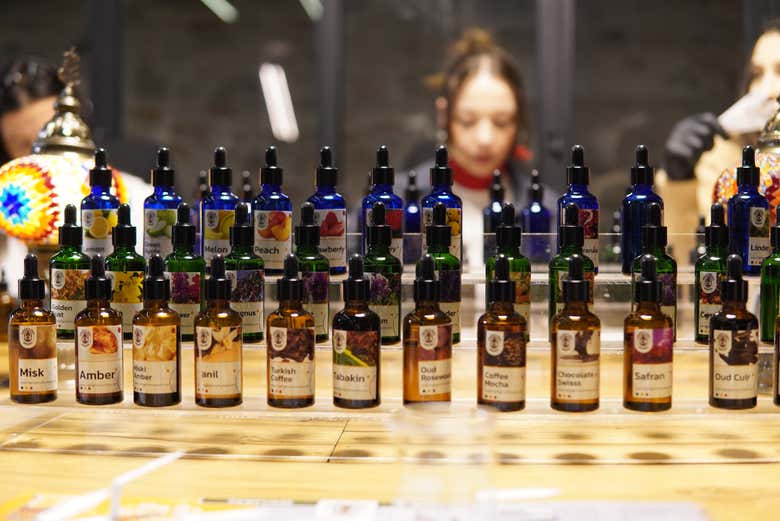 Diferentes ingredientes para crear un perfume perfecto